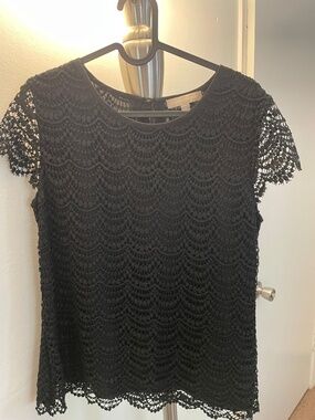 Black capped sleeve lace top